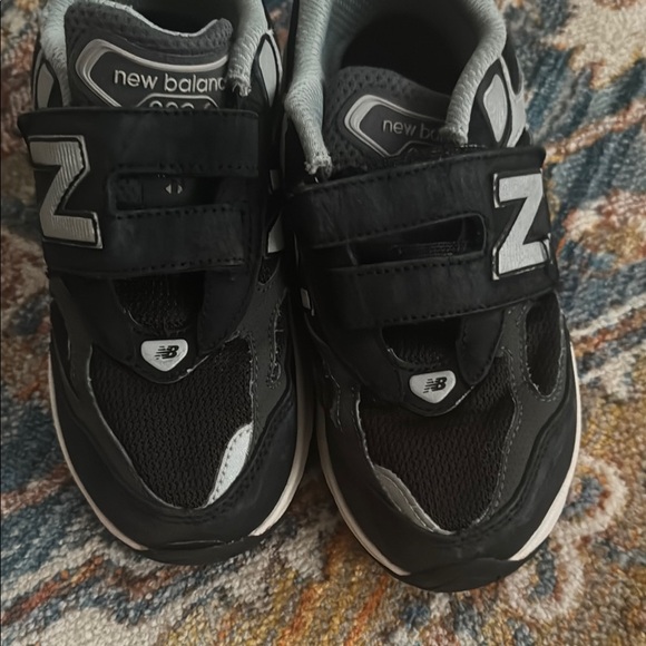 New Balance, Native and Ugg leather boots. - Picture 9 of 15